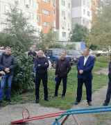14 сентября во дворе дома №8 по ул. Бардина состоялась встреча главы Администрации  Ленинского района Чубукова Дмитрия Владимировича