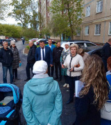 Встреча главы администрации Ленинского района Лады Мокроусовой с жителями дома № 15 по ул. Куприянова