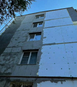 В рамках капитального ремонта в жилом доме №78 по ул. пр-кт Строителей произведено утепление торцевой стены 1-го подъезда.