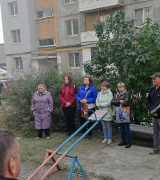 14 сентября во дворе дома №8 по ул. Бардина состоялась встреча главы Администрации  Ленинского района Чубукова Дмитрия Владимировича