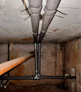 По адресу: ул. Куприянова, д. 14 выполнен капитальный ремонт лежаков центрального отопления в подвальном помещении.
